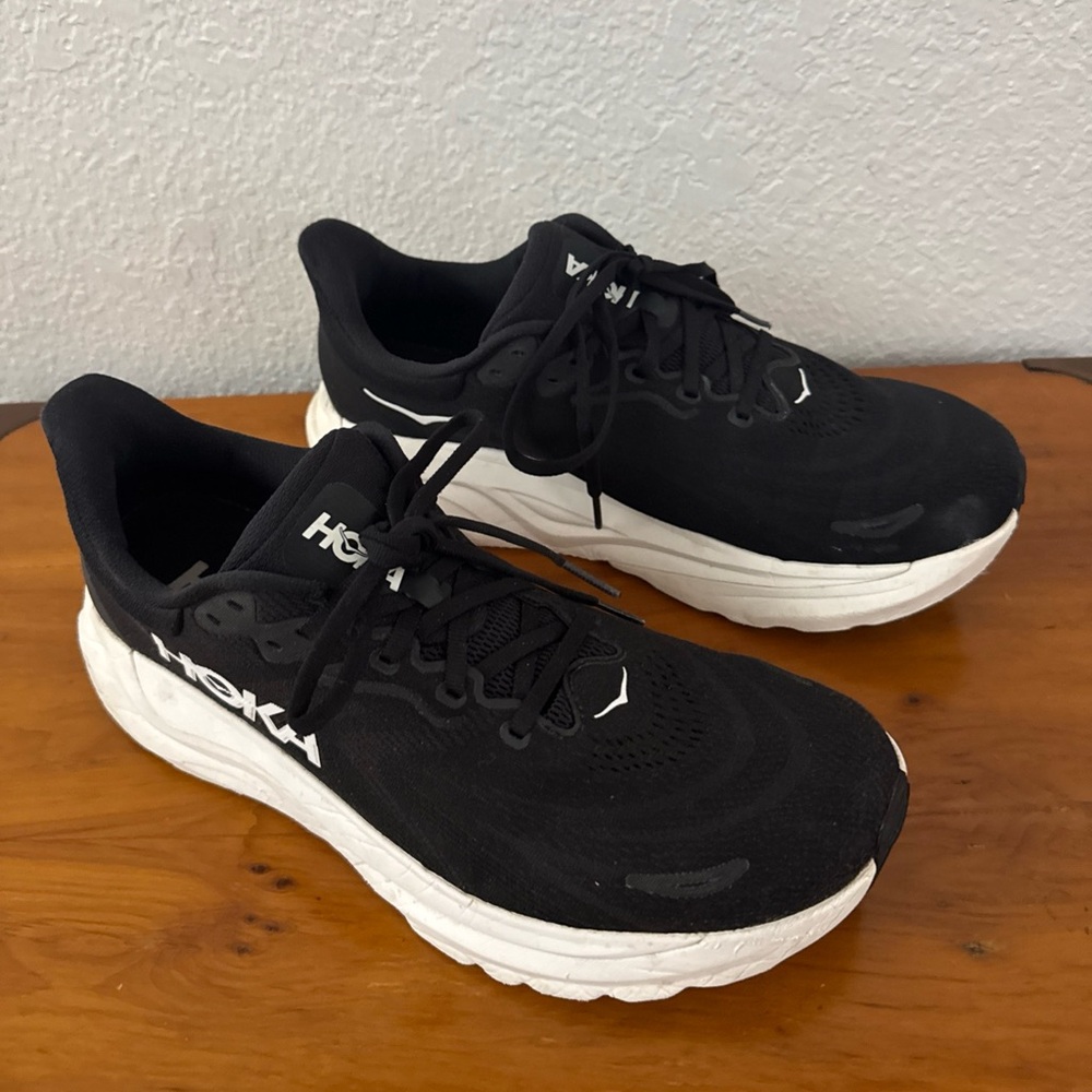 Hoka One One Arahi 8 Men’s 11.5 2E Wide Black White Athletic Running Shoes